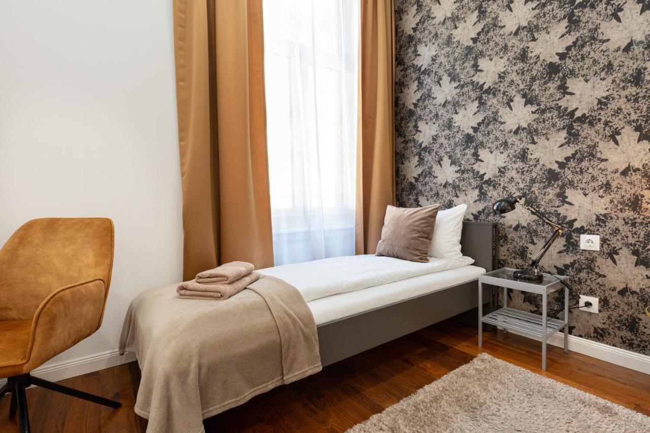 Holidays Apartament *
