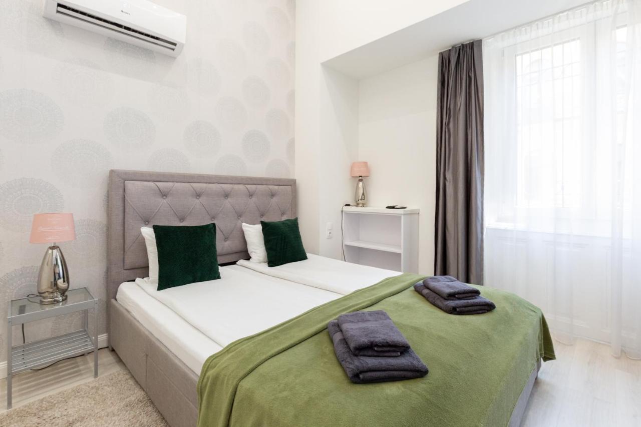 Apartament Holidays *